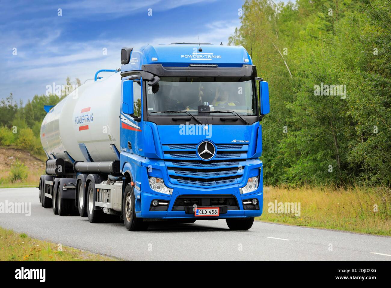 Blue mercedes benz hi-res stock photography and images - Alamy