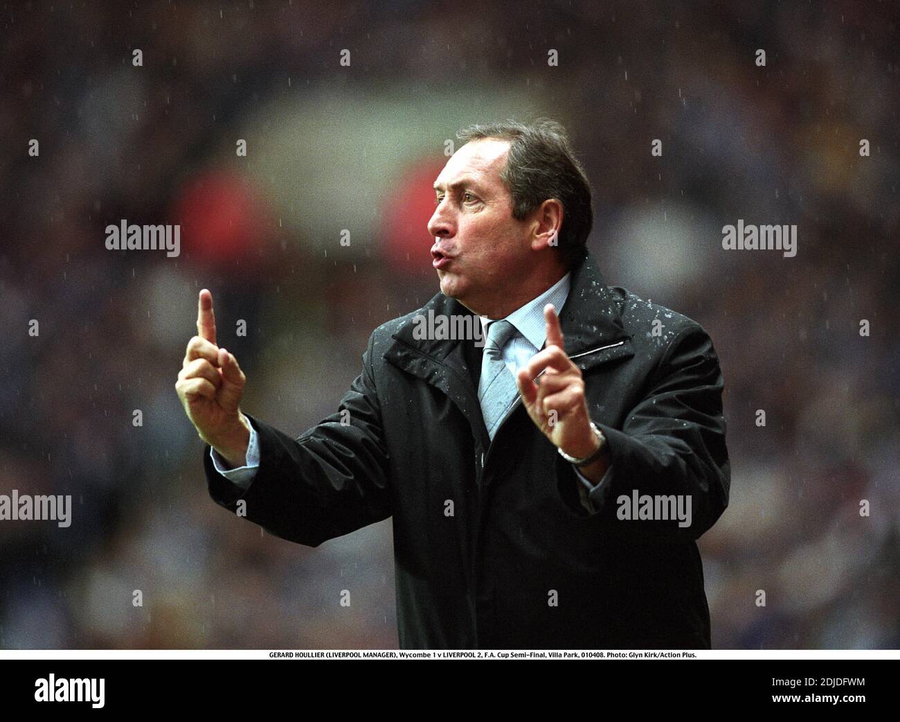 GERARD HOULLIER (LIVERPOOL MANAGER), Wycombe 1 v LIVERPOOL 2, F.A. Cup Semi-Final, Villa Park, 010408. Photo: Glyn Kirk/Action Plus.2001.soccer.association football.mangers.coach coaches.premier league premiership.club clubs Stock Photo