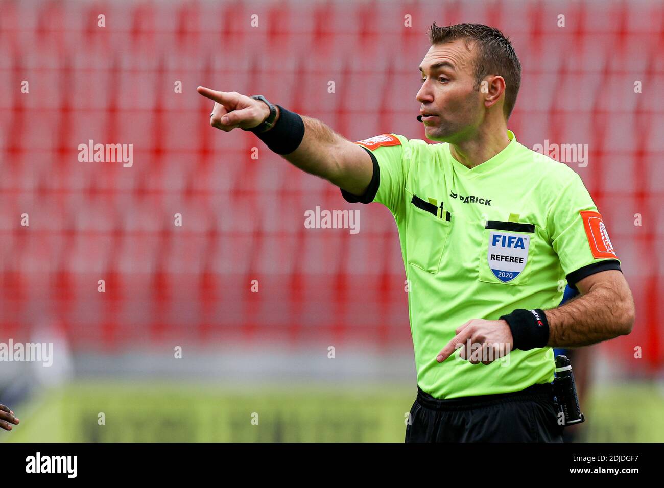 ANTWERP, BELGIUM - DECEMBER 13: Referee Nicolas LaForge during the Pro  League match between Royal Antwerp FC and Club Brugge at Bosuil Stadium on  dece Stock Photo - Alamy