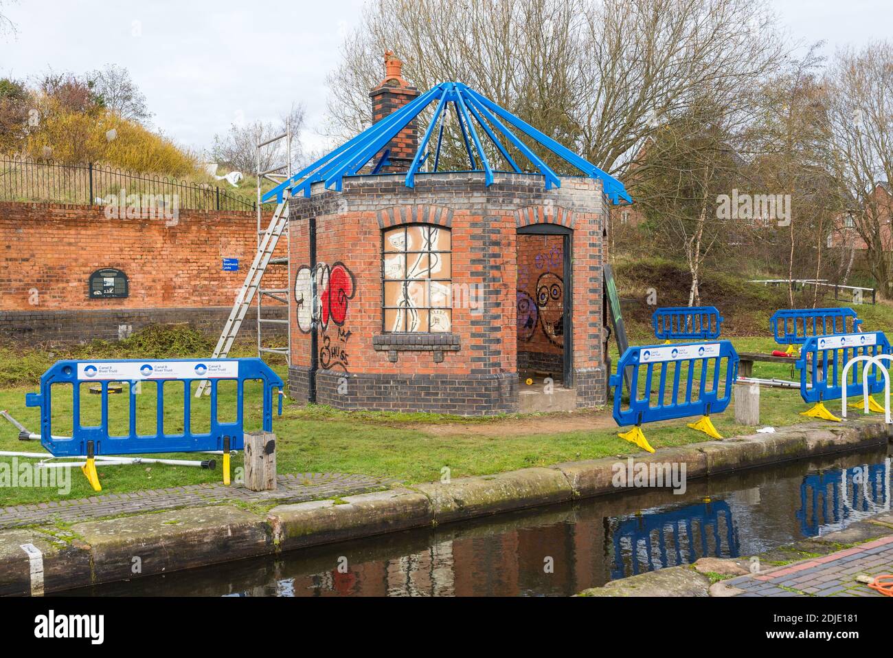 Toll house repairs hires stock photography and images Alamy