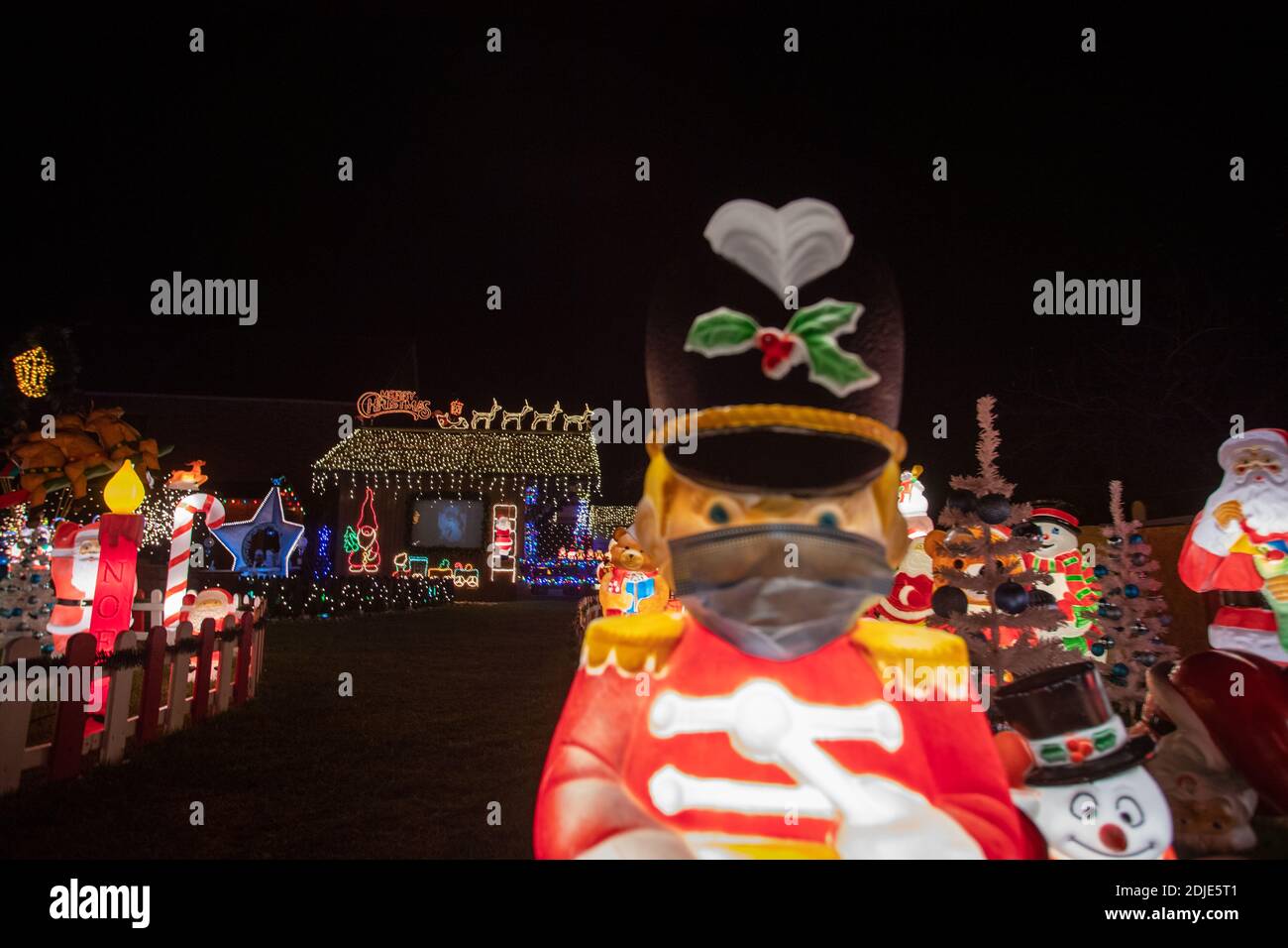 A drummer with a mask is on guard. During the Advent season, the garden of the Broeggelhoff family (BrÃ¶ggelhoff) shines and sparkles. Advent on December 12th, 2020 in Lippetal/Germany. Â | usage worldwide Stock Photo