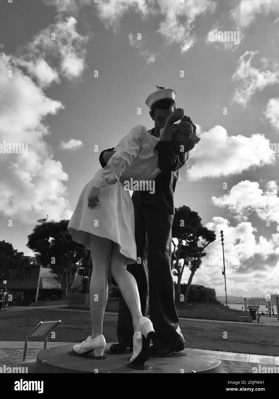Kissing statues Black and White Stock Photos & Images Alamy