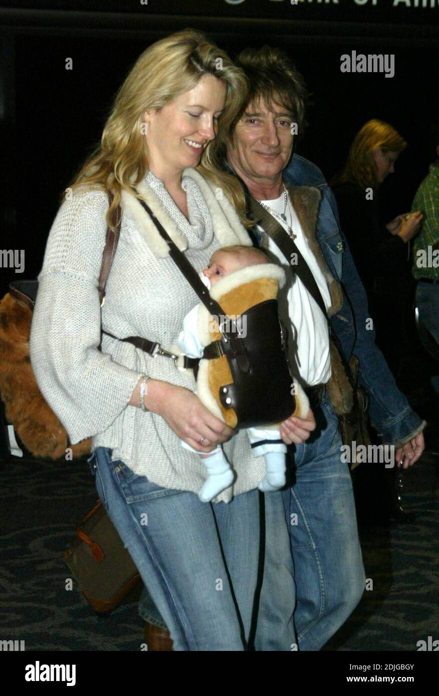 Radiant Rod Stewart and Penny Lancaster arrive in Miami Airport with son Alastair Wallace Stewart, 1/8/06 Stock Photo