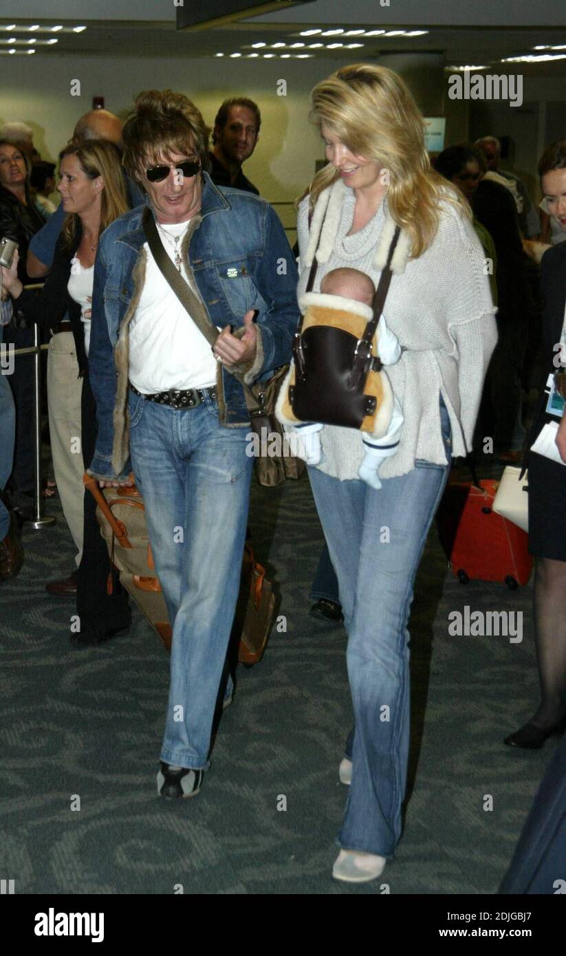 Radiant Rod Stewart and Penny Lancaster arrive in Miami Airport with son Alastair Wallace Stewart, 1/8/06 Stock Photo
