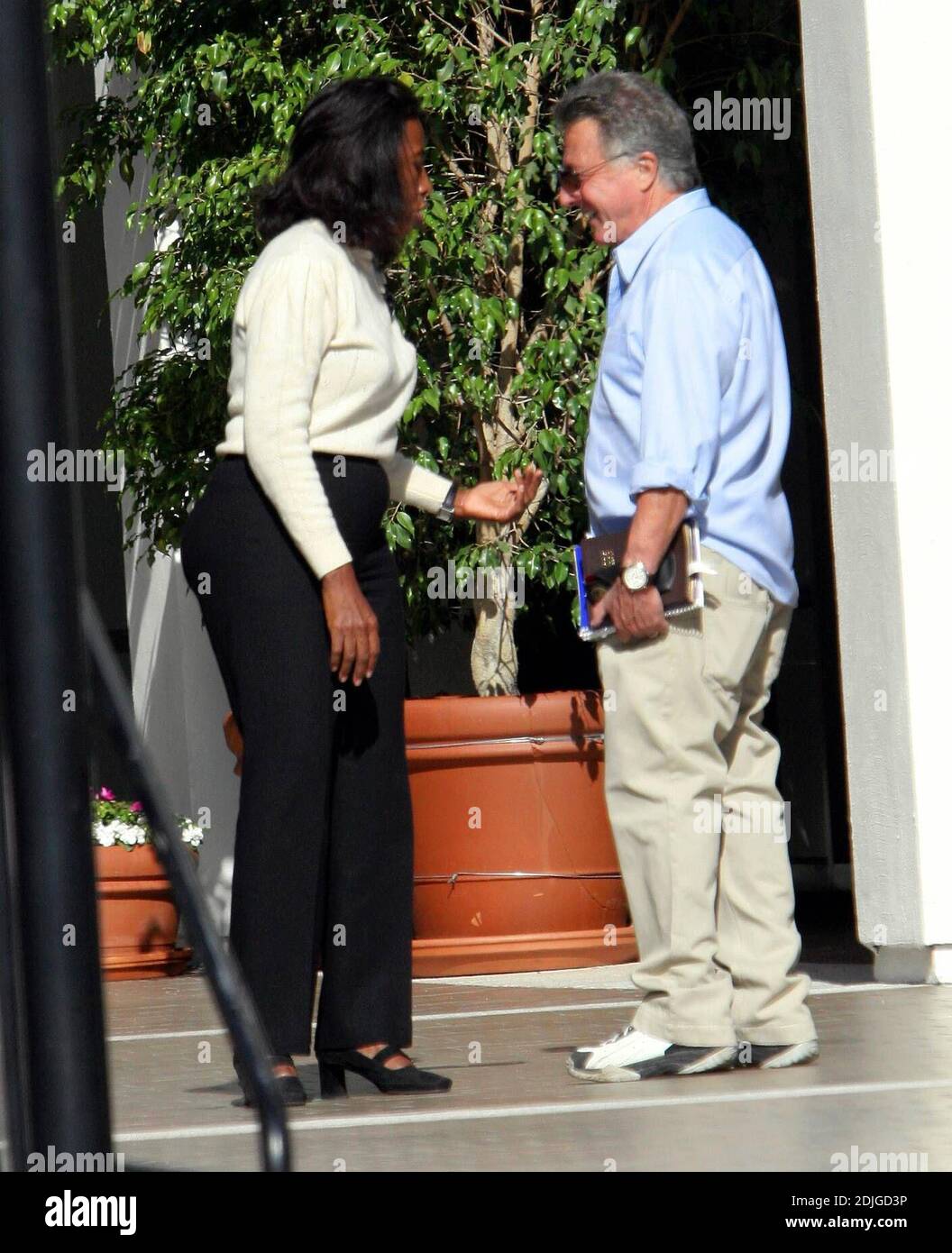 Exclusive!! Dustin Hoffman decided to leave the car at home and walk the two miles to his office in Brentwood, Ca. 01/17/06 Stock Photo
