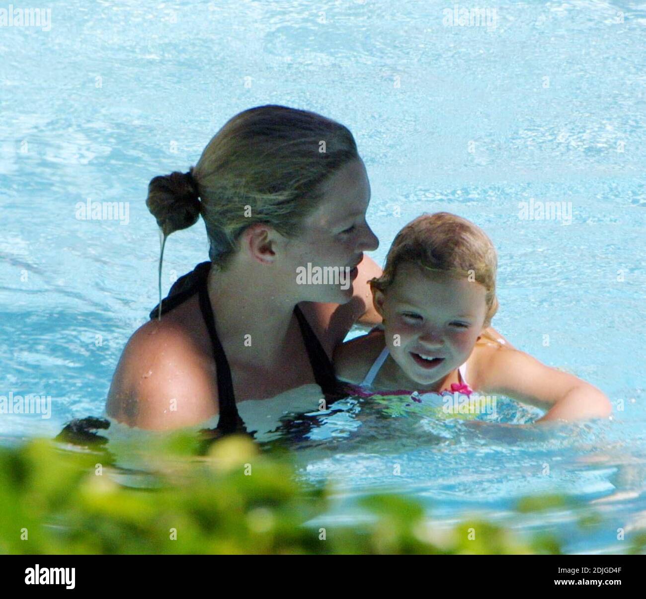 Mother daughter bikini pool hi-res stock photography and images - Alamy