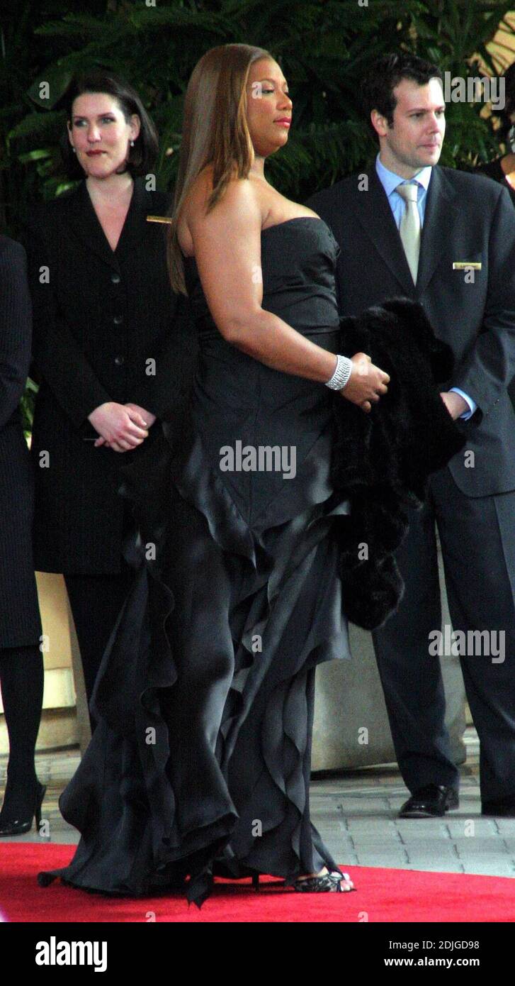 Queen Latifah leaving the Four Seasons hotel in Los Angeles, Ca. to attend the Oscars ceremony. 03/05/06 Stock Photo