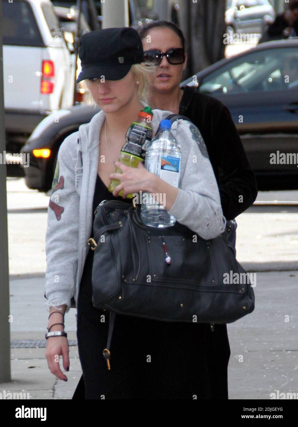 Exclusive!! Ashlee Simpson goes to  a Beverly Hills hair salon in Ca. for 3 hours in preparation for the Grammys. 02/07/06 Stock Photo