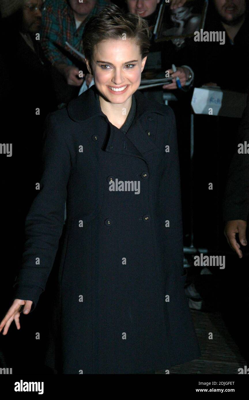 Natalie Portman leaves the Late Show with David Letterman, Ed Sullivan Theatre - New York, NY,3/14/06 Stock Photo