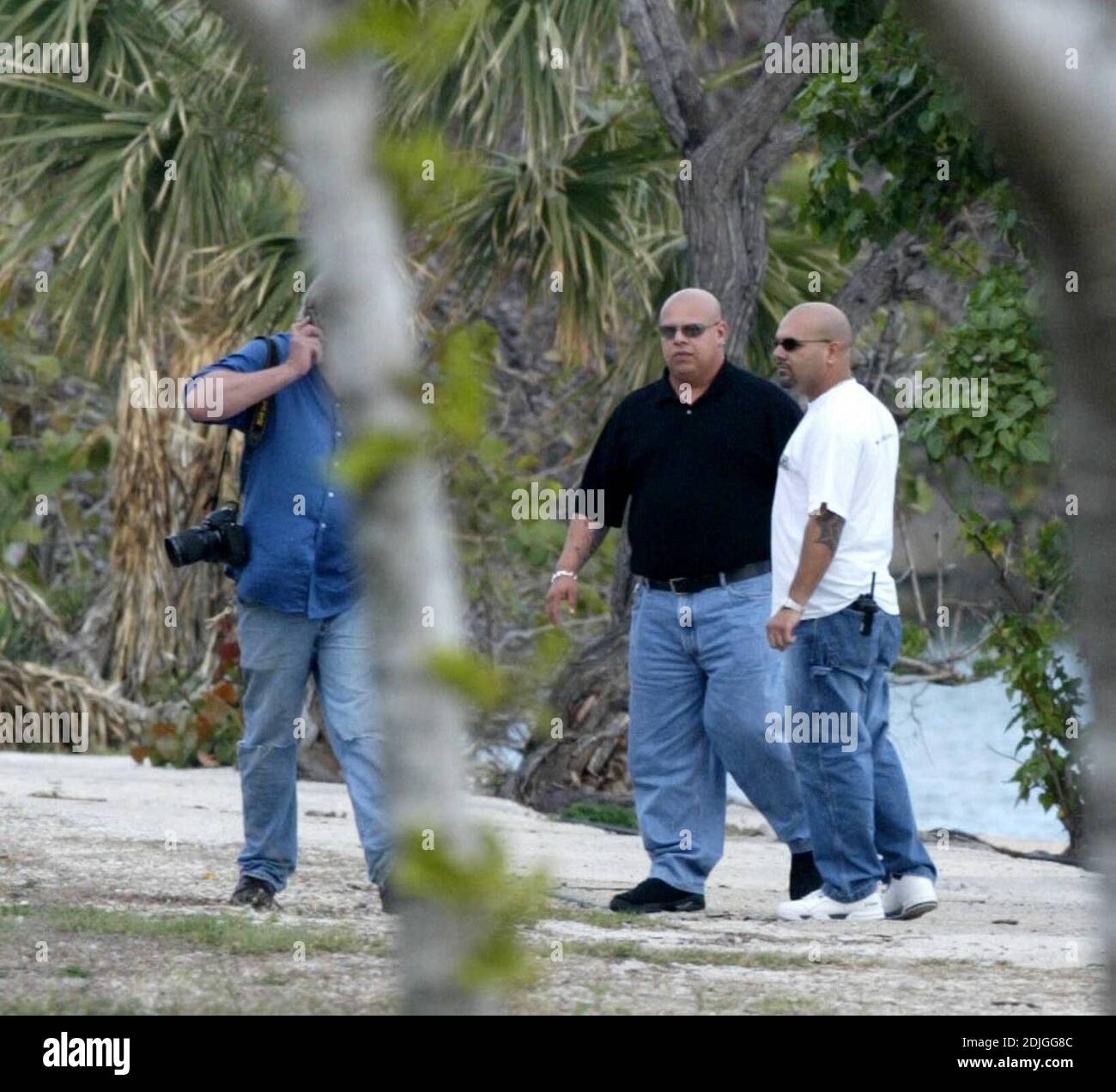 Exclusive!! Jennifer Lopez' security staff harrass photographers, Miami