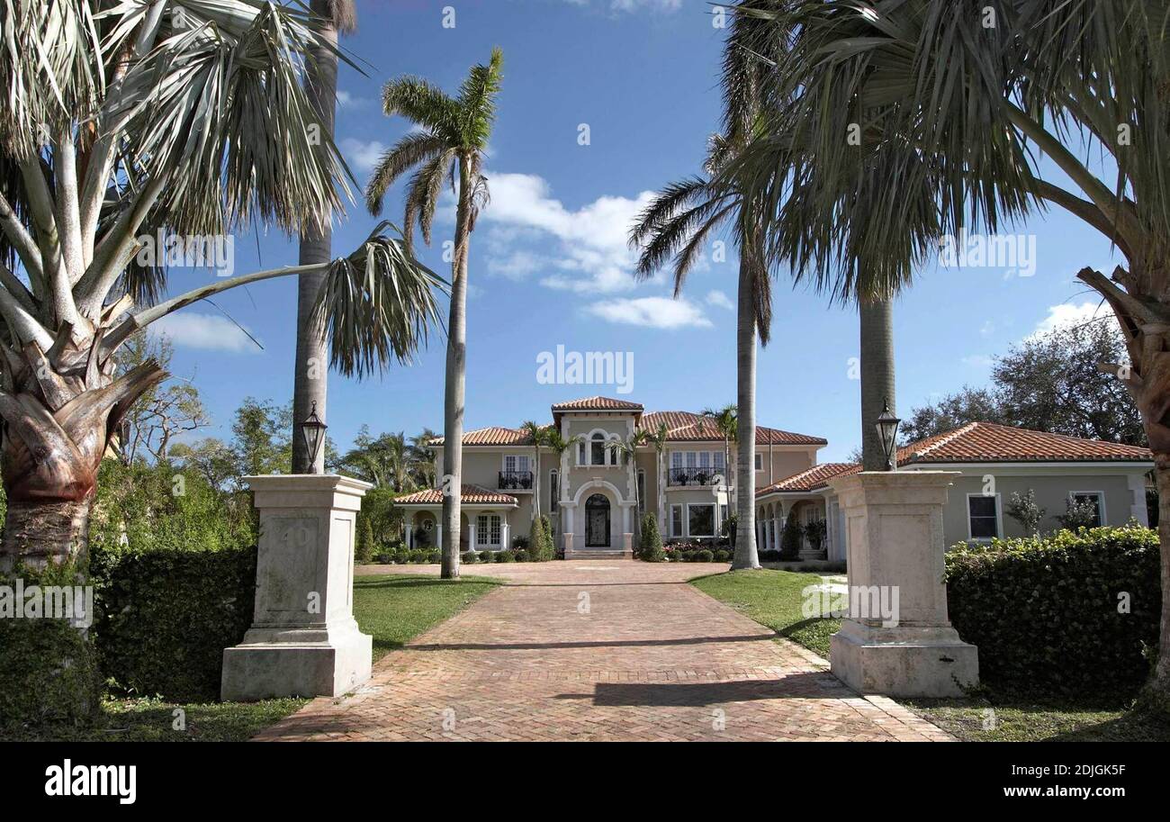 Exclusive!! This is the $15m Miami 7bed 8.5 bath residence that Beyonce  Knowles and Jay-Z toured recently. The couple are currently looking for a  home together in Miami. 1/26/06 Stock Photo - Alamy