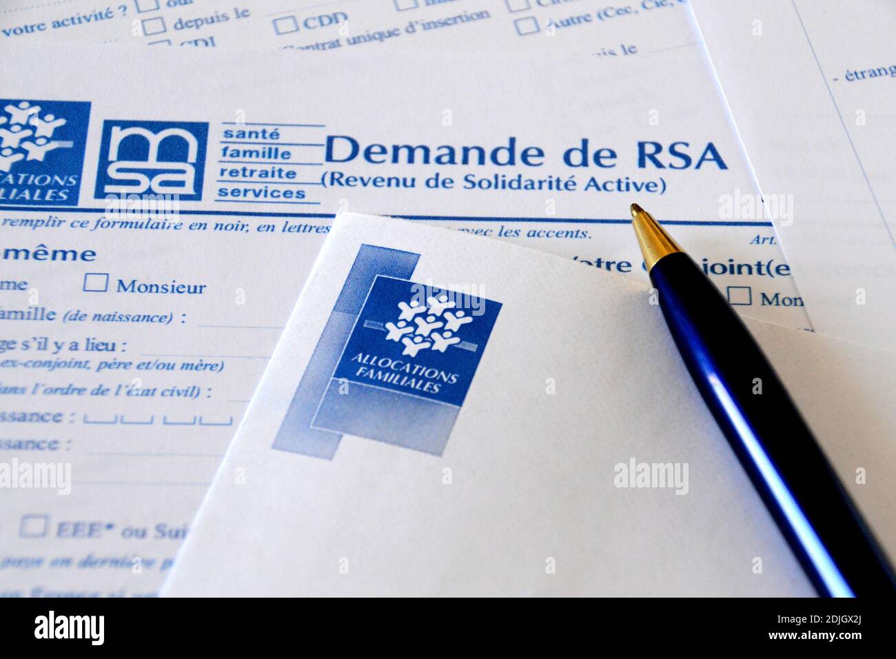 France. 14th Dec, 2020. In this photo illustration, a blue and gold pen is placed on 'Revenu de Solidarite Active' (RSA) request form.Linked to the Covid-19 pandemic, the increase in beneficiaries of the 'Revenu de Solidarite Active' (RSA) was estimated at 8.5% for the year 2020, in France. Credit: SOPA Images Limited/Alamy Live News Stock Photo