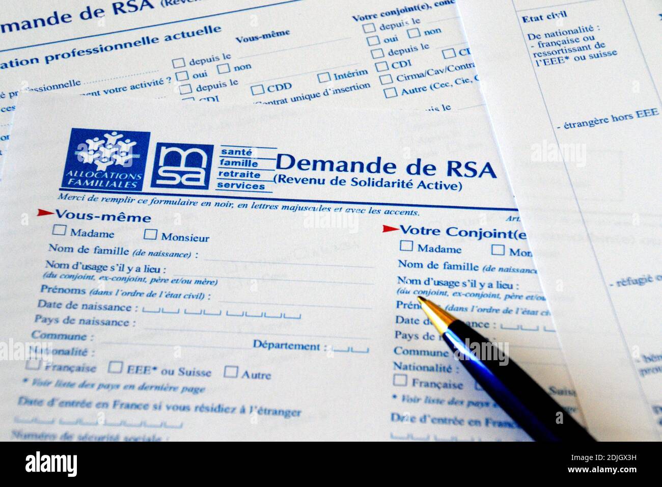 France. 14th Dec, 2020. In this photo illustration, a blue and gold pen is placed on 'Revenu de Solidarite Active' (RSA) request form.Linked to the Covid-19 pandemic, the increase in beneficiaries of the 'Revenu de Solidarite Active' (RSA) was estimated at 8.5% for the year 2020, in France. Credit: SOPA Images Limited/Alamy Live News Stock Photo