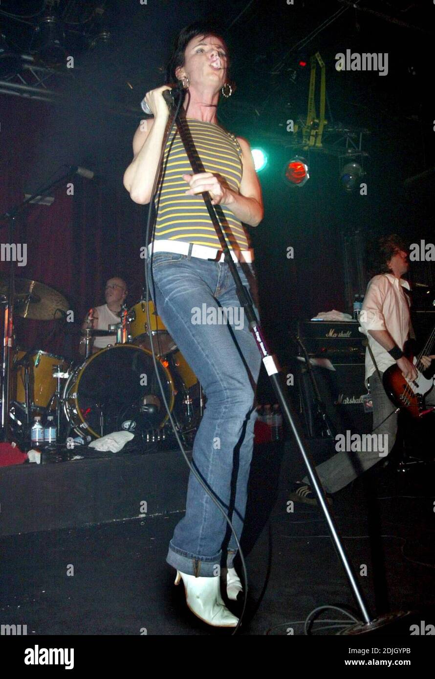 Actress Juliette Lewis performs with her band Juliette and the Licks at the Grand Opening of Live Music Venue Studio A in Downtown Miami, Fl 4/7/06 Stock Photo