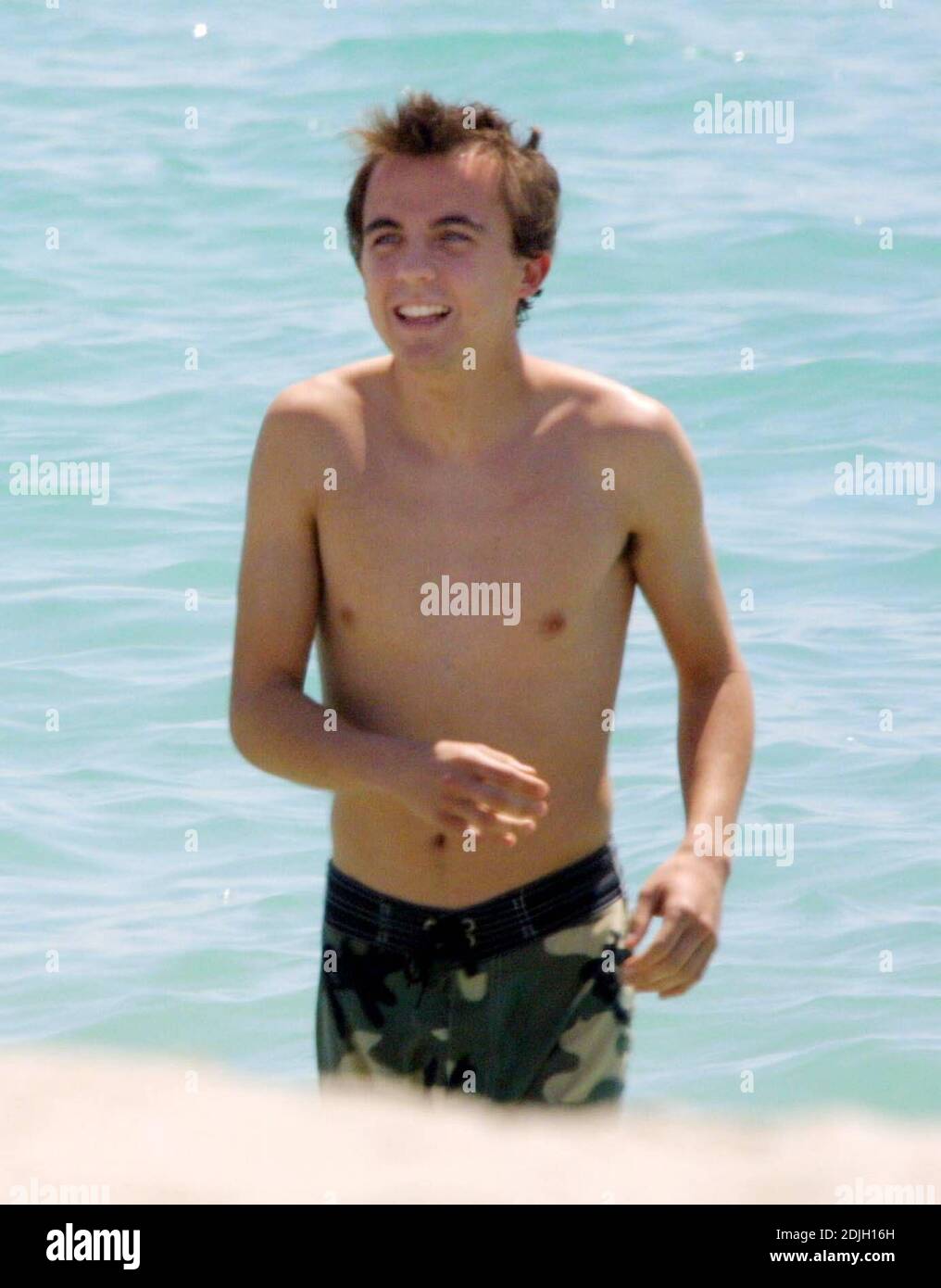 Exclusive!! Love blooms for Frankie Muniz and fiancee Jamie Gandy on Miami  Beach. The couple collected sea shells together and kissed in the surf  during the filming of Frankies new movie "My