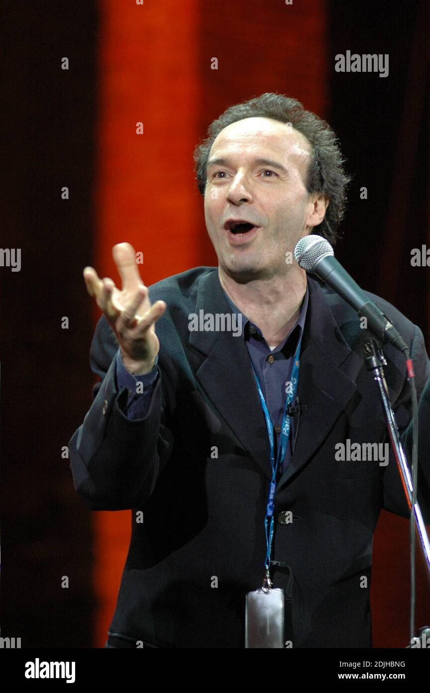 Actor Roberto Benigni offered the audience a unique performance of the 26th canto of the 'Inferno' from Dante Alighieri's 'La Divina Commedia' at Roman Odeon in Patras, Greece, this year's Cultural Capital of Europe.  The Italian film star has not acted on the stage in about ten years.  Patras, Greece 06/08/06. Stock Photo