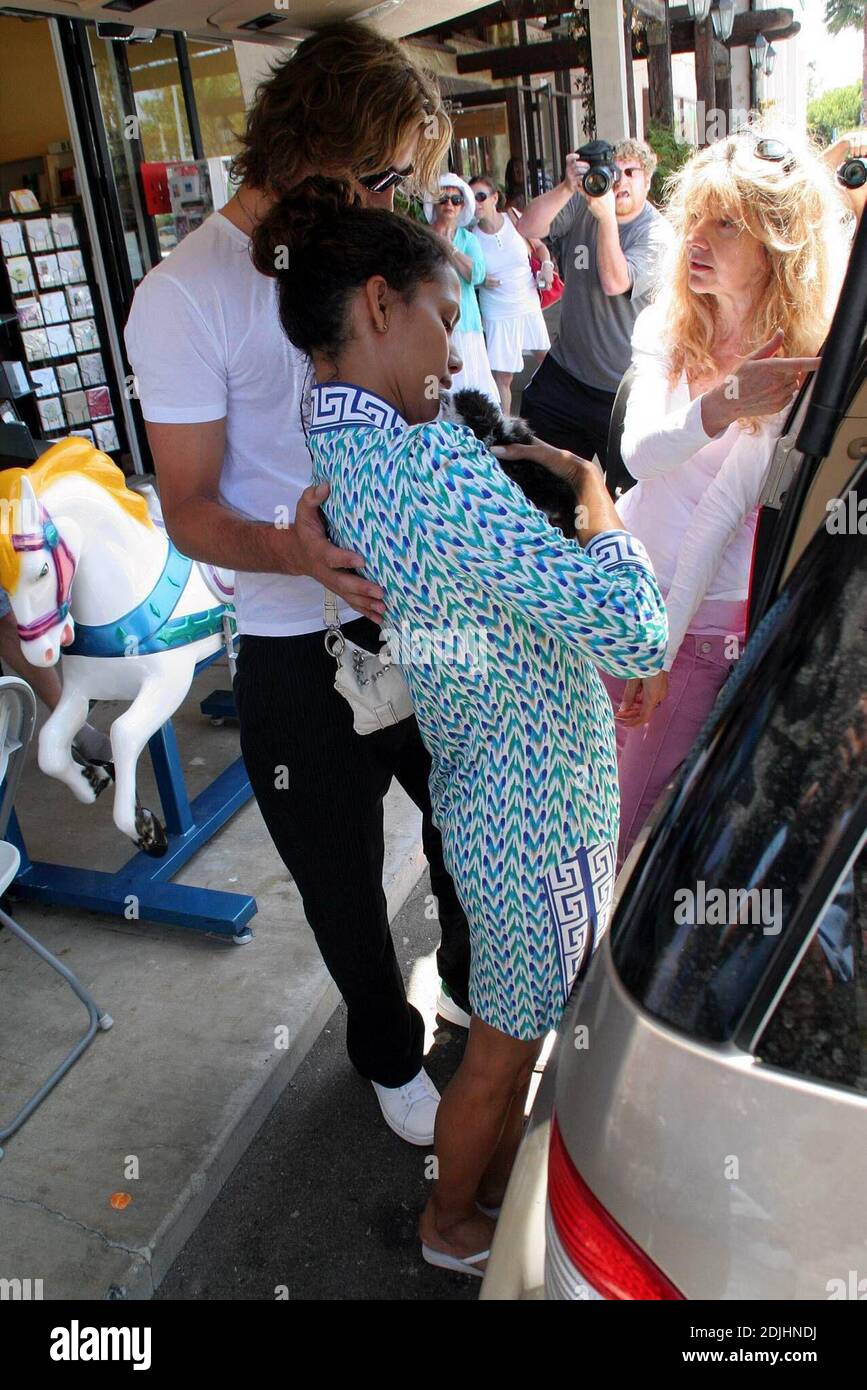 Halle Berry and boyfriend Gabriel Aubrey checked out some pets at the Malibu Pet Store. Halle took a liking to a small kitten which cuddled up to her but the couple did not end up taking one of the friendly critters home with them. 17/06/06 Stock Photo