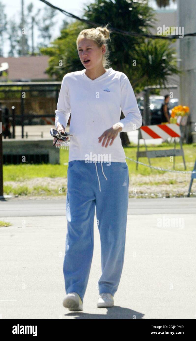 Exclusive!! Anna Kournikova takes a stroll on Miami's South Beach, 6/21/06 Stock Photo