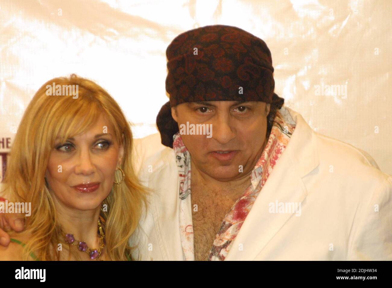 Maureen Van Zandt and Steven Van Zandt at the premiere of 'Love,' a Cirque du Soleil production that celebrates the legacy of The Beatles.  The Mirage, Las Vegas, NV, 06/30/06 Stock Photo