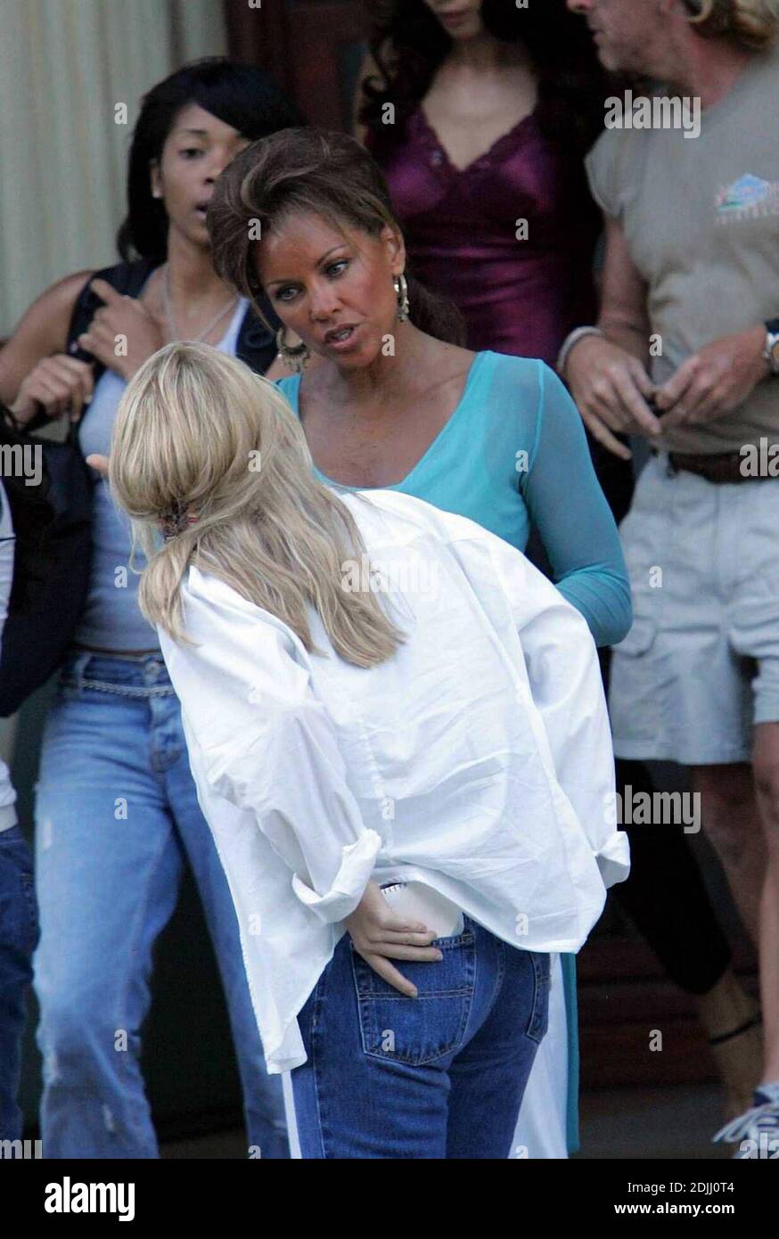 Exclusive!! Vanessa Williams on the set of the TV pilot called 'South Beach' which is being filmed in Miami. The show is being produced by Jennifer Lopez 4/6/05 Stock Photo
