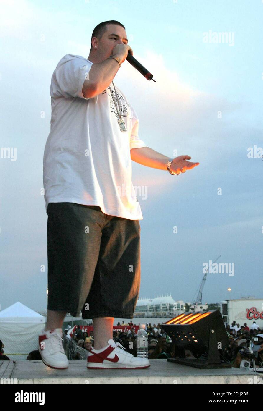 Brooke Hogan at Fest 06. Joining her on stage, rapper and grill designer Paul Wall, who co-starred in Brooke's new video "About Us," shot in anticipation of her album debut