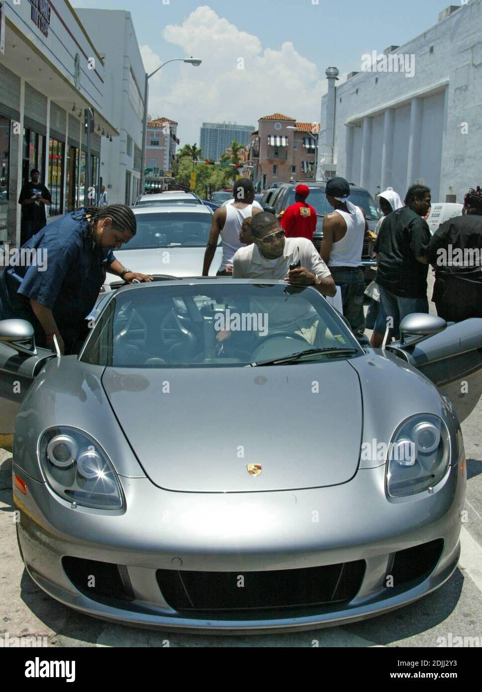 Exclusive!! Usher gets rushed by fans seeking to get a picture of the  hip-hop