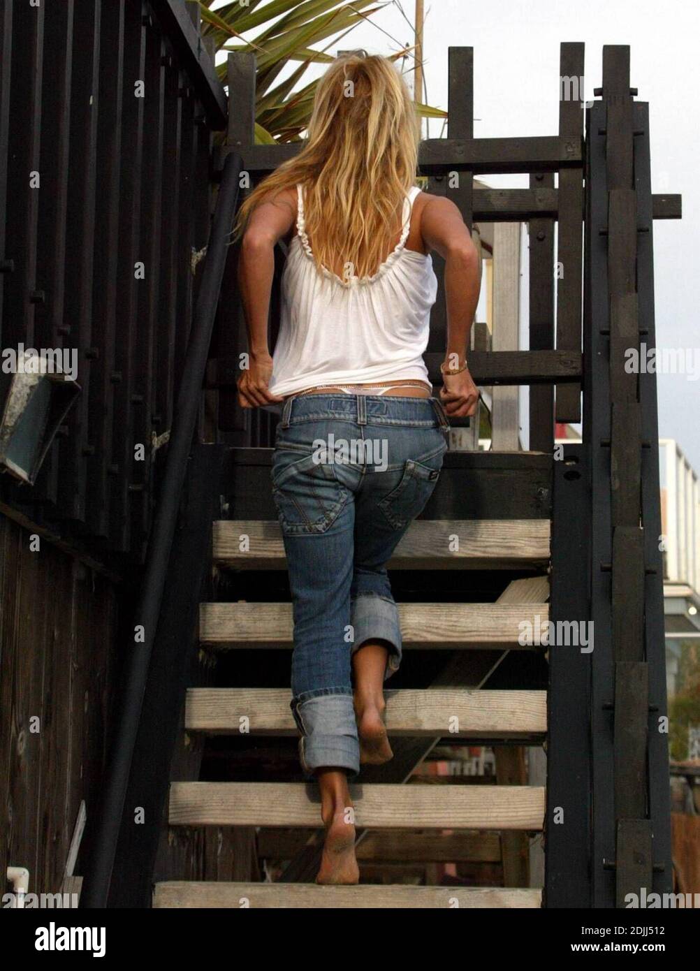 Pamela Anderson sure seems to be back on with her beau Stephen Dorff during an Easter weekend together with the kids in Malibu. The pair were spotted exchanging sizzling glances at Dorff's California beachside home on Easter Sunday. 3/27/05 [[ral]] Stock Photo