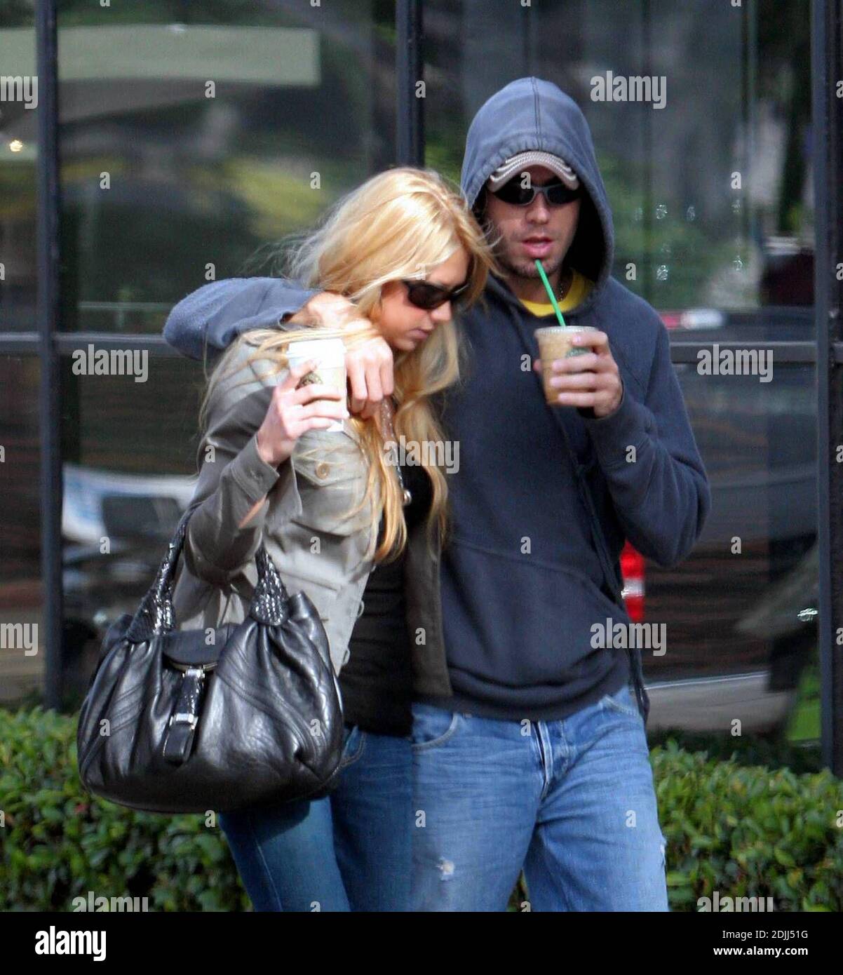 Enrique Iglesias And Anna Kournikova Beach Enrique Iglesias And Anna Kournikova Beach