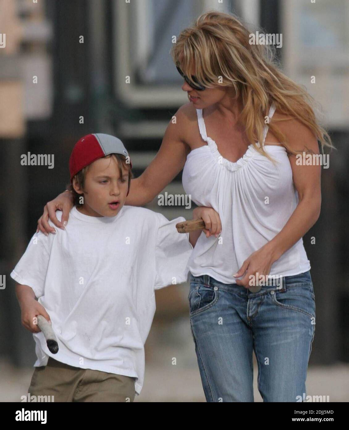 Pamela Anderson Sure Seems To Be Back On With Her Beau Stephen Dorff During An Easter Weekend Together With The Kids In Malibu The Pair Were Spotted Exchanging Sizzling Glances At Dorff S