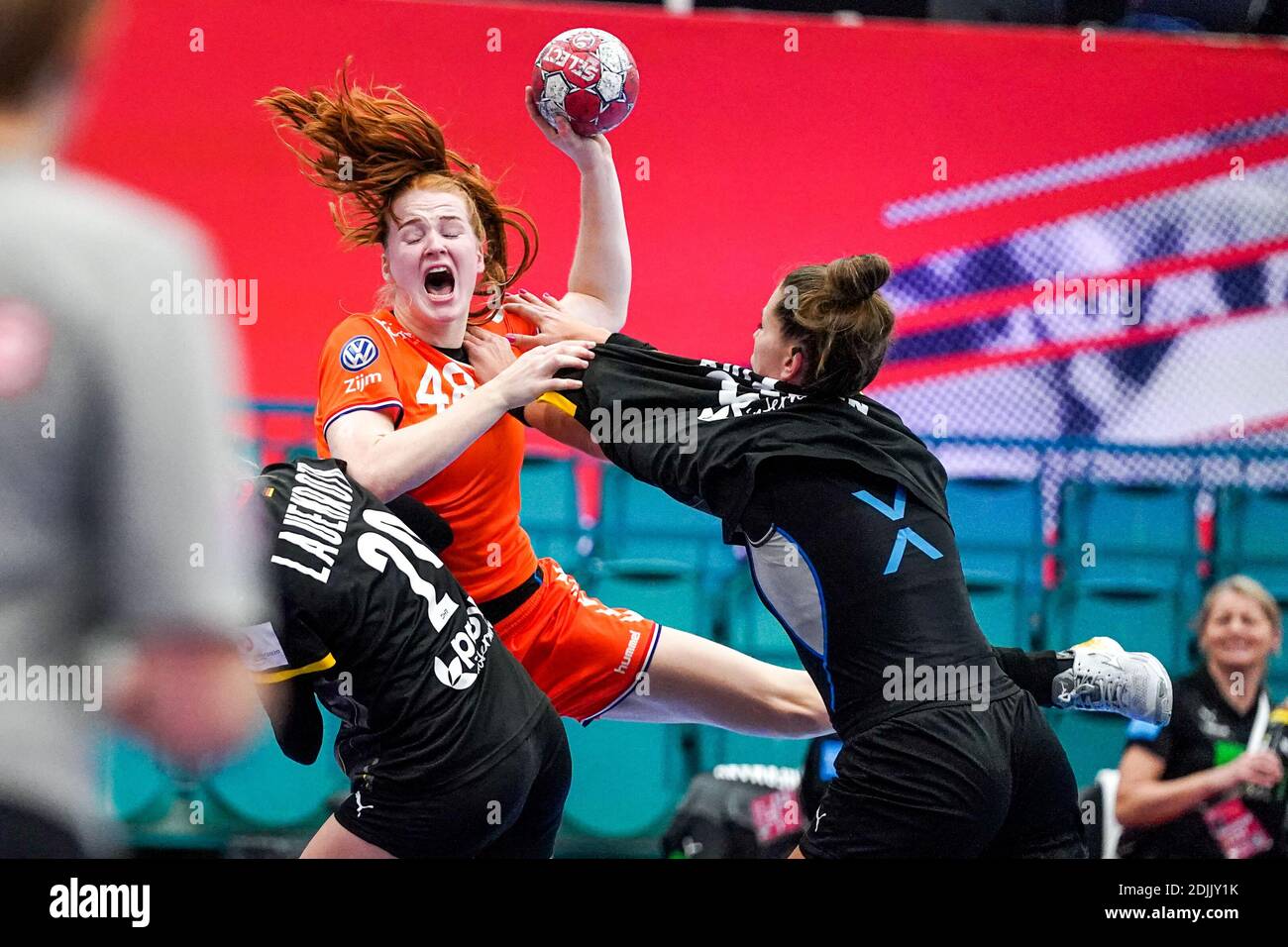 KOLDING, DENMARK - DECEMBER 14: Antje Lauenroth of Germany, Dione Housheer of Netherlands during the Women's EHF Euro 2020 match between The Netherlan Stock Photo
