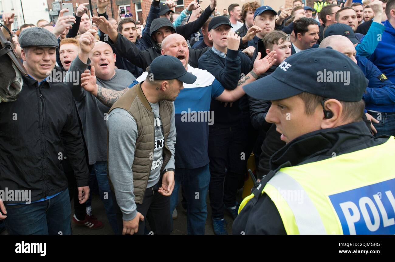 Sheffield United supporters attack police on Leppings Lane, Hillsborough Sheffield ahead of derby game in English Championship Stock Photo