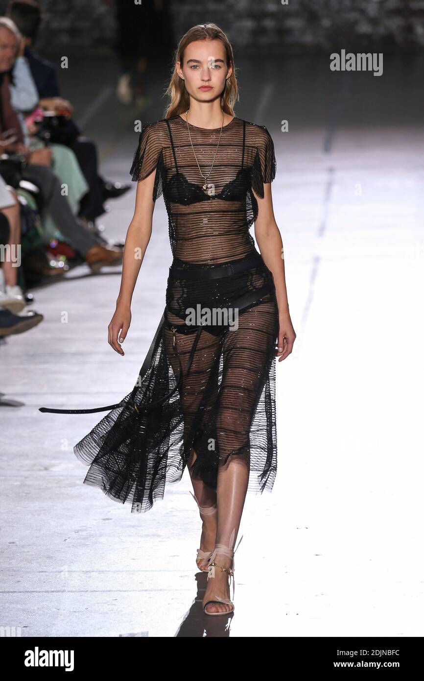 John galliano and models hi-res stock photography and images - Alamy