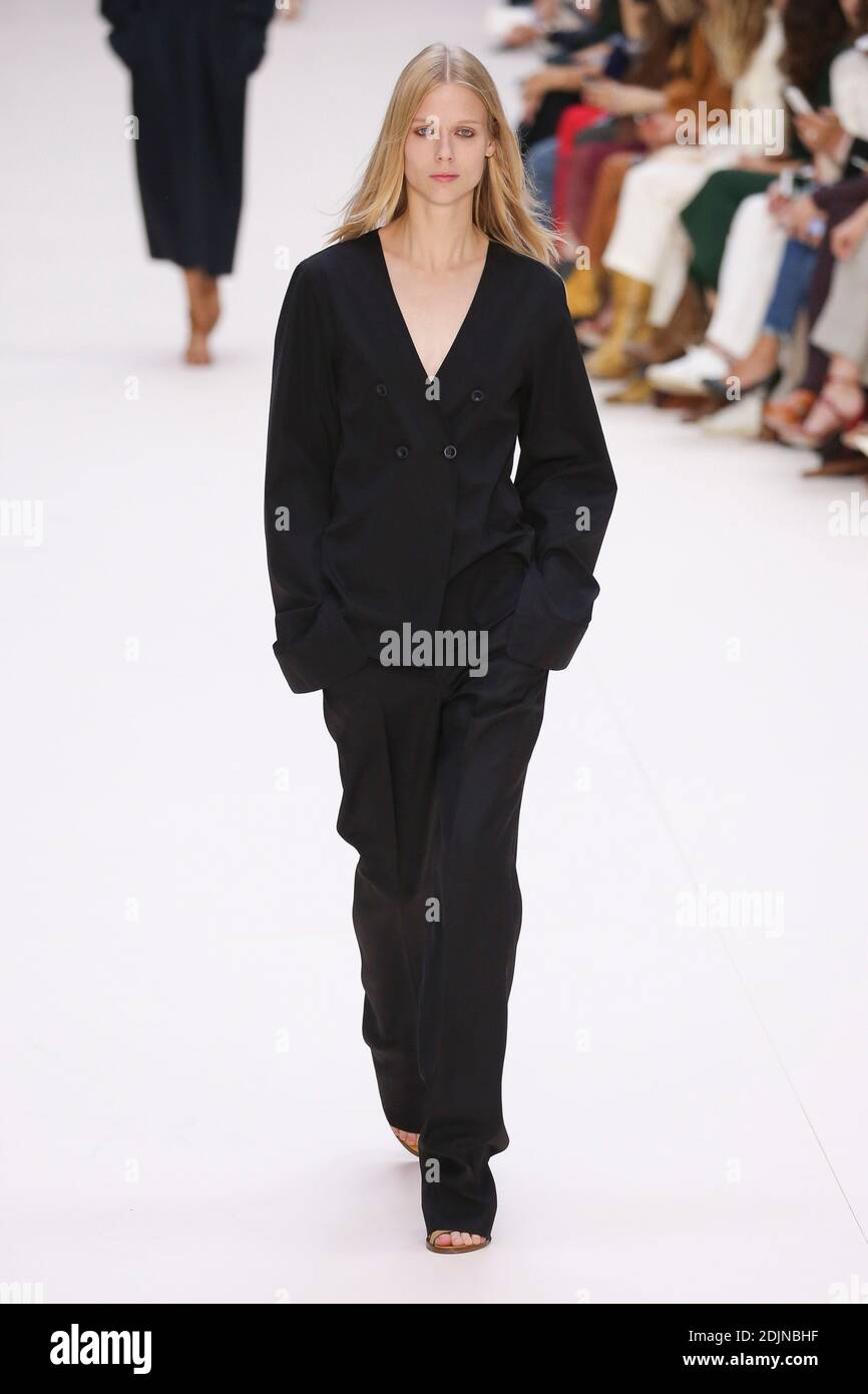 Mode Models A model walks the runway at the Chloe show as a part of Paris Fashion ...