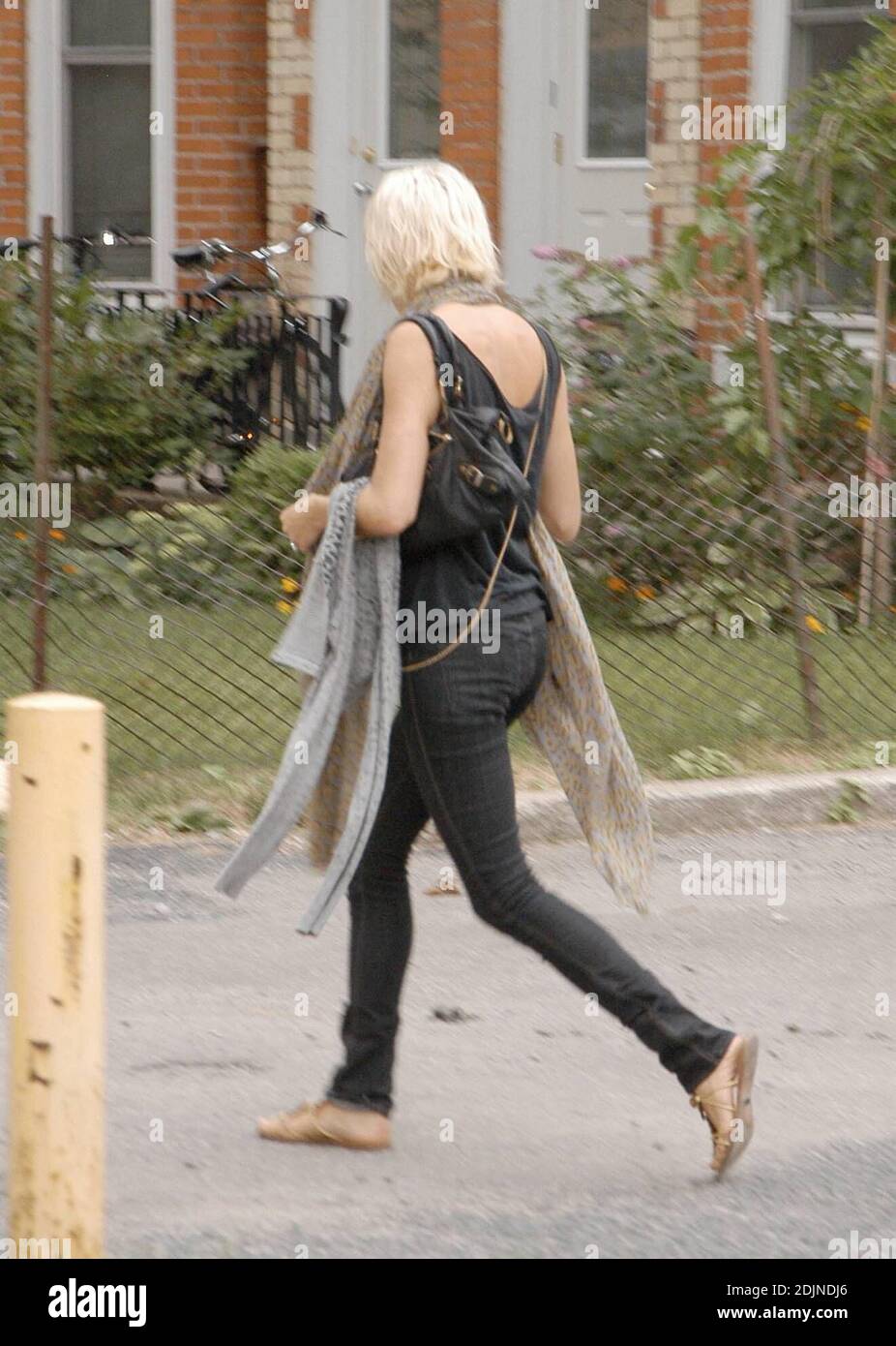 Sienna Miller and James Franco out and about in Toronto, Canada 07/29/06 Stock Photo