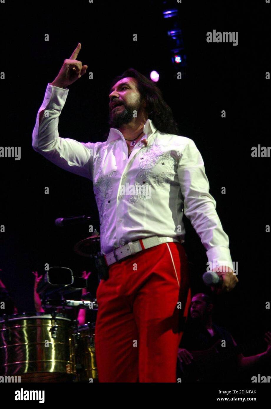 Juntos En Concierto 2006 featured Marco Antonio Solis, Laura Pausini and Marc Anthony at the AA Arena in Miami, Fl.  07/30/06 Stock Photo