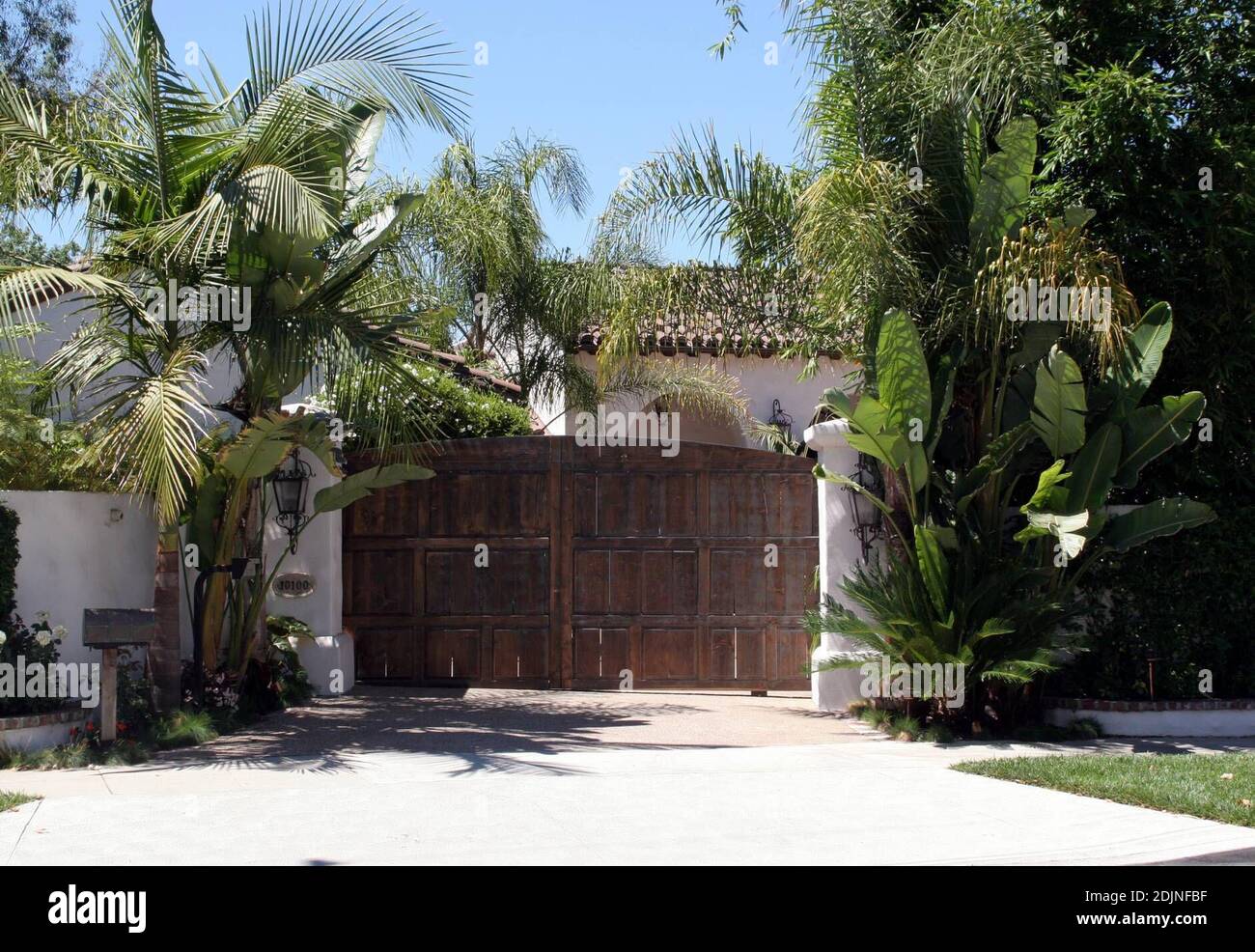 Hilary Duff's Toluca Lake home in Ca. 7/12/06 Stock Photo - Alamy