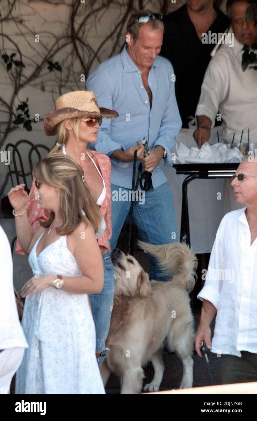 Nicolette Sheridan and Michael Bolton lunch at Taverna Tony's in Malibu