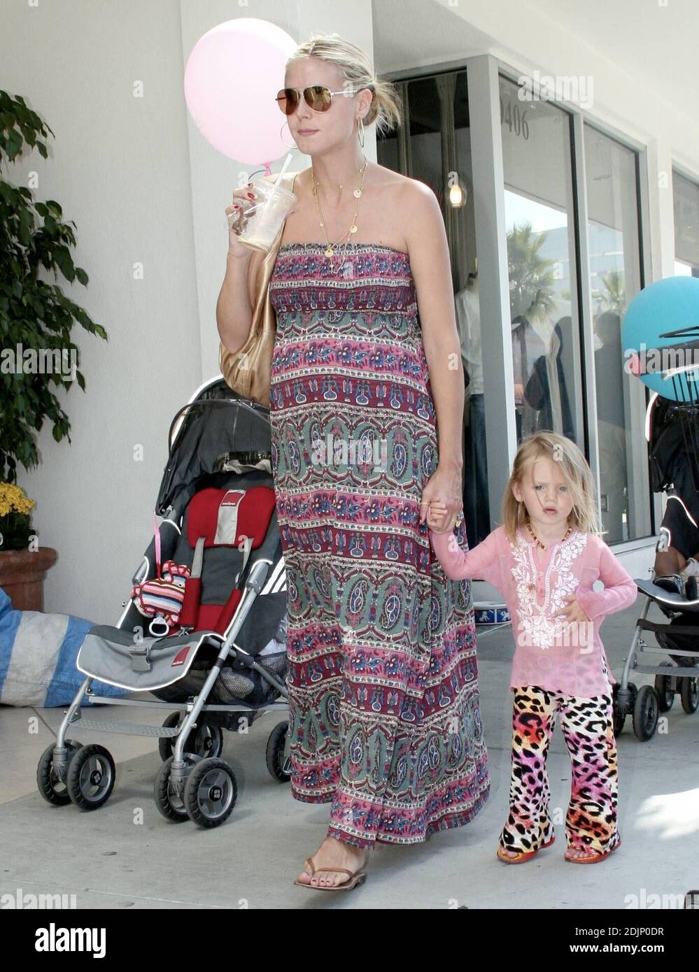 A Heavily Pregnant Heidi Klum And Her Two Children Henry And Leni Shop In Beverly Hills Ca 8 31 06 Stock Photo Alamy