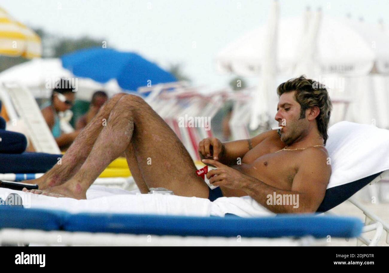Mexican actor Bobby Larios relaxes in the sun on Miami Beach following his divorce from Niurka Marcos. 09/20/06 Stock Photo