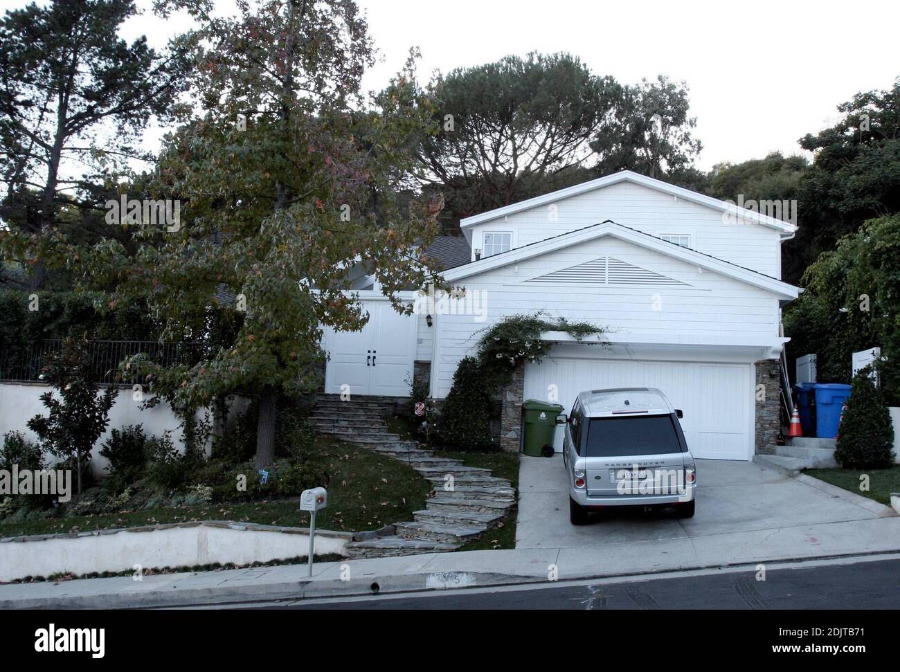 Kate Beckinsale's new mansion in Brentwood, Ca. 11/19/06 Stock Photo - Alamy