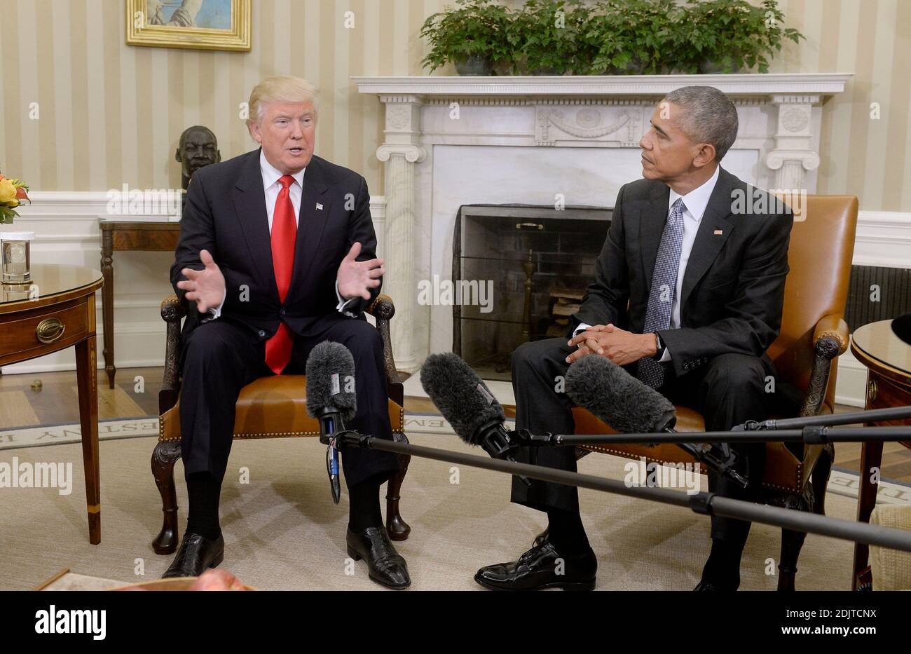 U.S. President Barack Obama meets with President-elect Donald Trump in ...