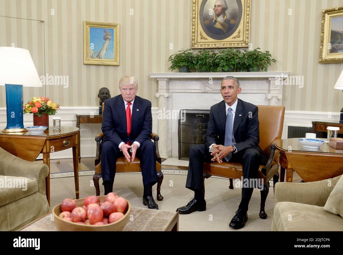 U.S. President Barack Obama meets with President-elect Donald Trump in ...