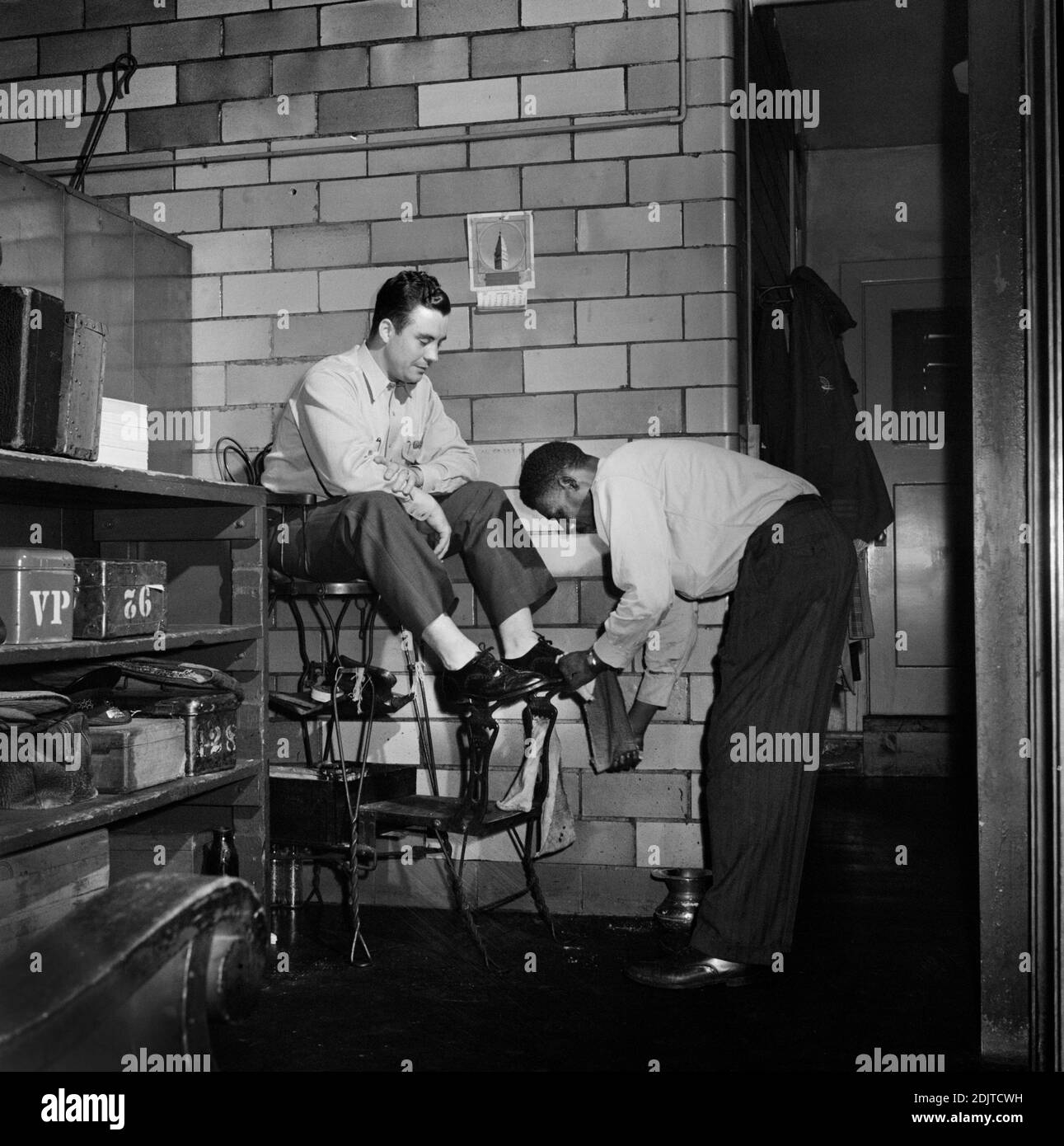 Vintage greyhound bus inside Black and White Stock Photos & Images Alamy