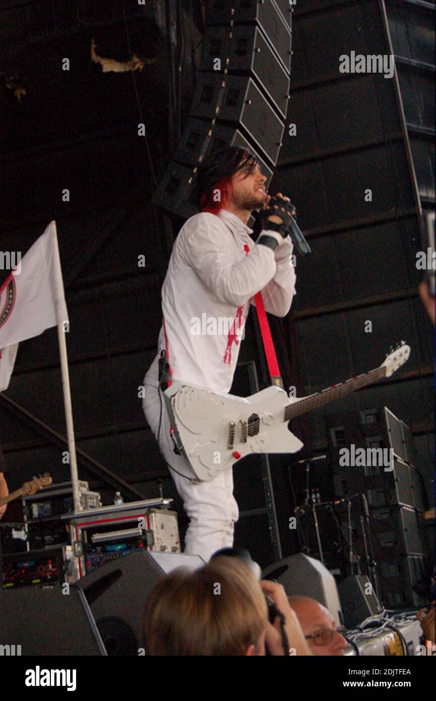 Jared Leto performs with his band '30 Seconds To Mars' at  103.1 FM's 'The Buzz Bake Sale' in West Palm Beach, FL 12/02/06. Stock Photo