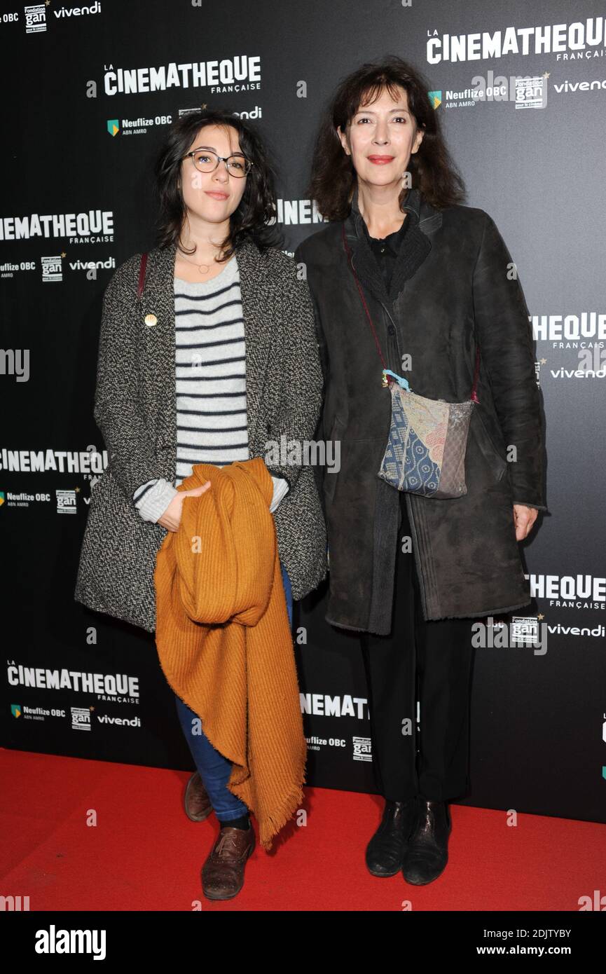 actress-anne-alvaro-and-her-daughter-arriving-to-the-tribute-to