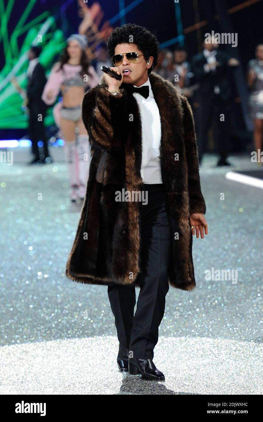 Bruno Mars Performs During The Victoria S Secret Fashion Show At The Grand Palais On November 30 16 In Paris France Photo By Marechal Domine Zabulon Abacapress Com Stock Photo Alamy Bruno Mars Performs During The Victoria S Secret Fashion Show At The Grand Palais On November 30 16 In Paris France Photo By Marechal Domine Zabulon Abacapress Com Stock Photo Alamy