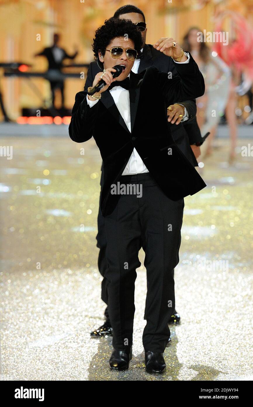 Editorial Use Only Bruno Mars Performs During The Victoria S Secret Fashion Show At The Grand Palais On November 30 16 In Paris France Photo By Marechal Domine Zabulon Abacapress Com Stock Photo Alamy