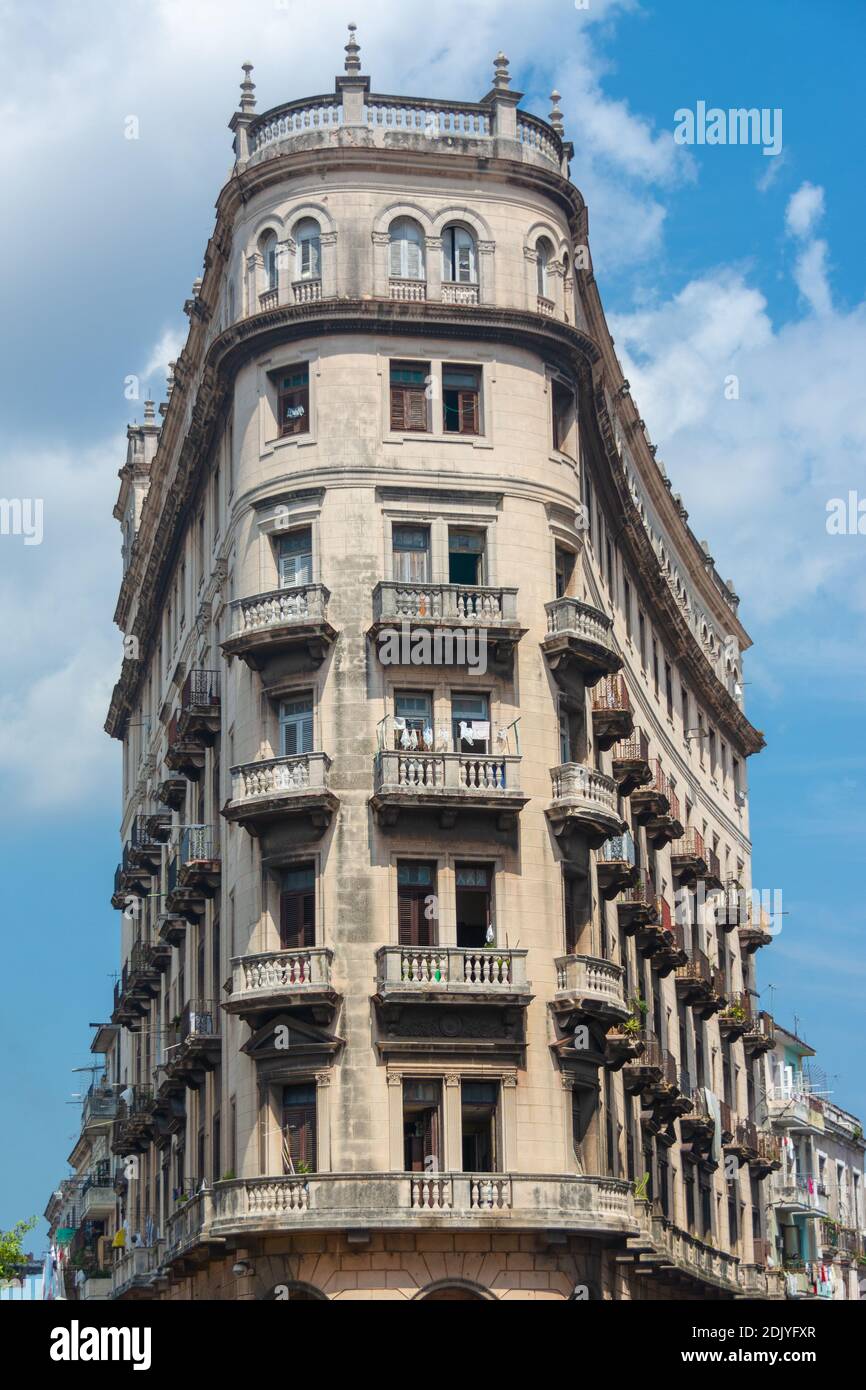 Curved building in Zanja Street, Chinatown, Havana, Cuba Stock Photo
