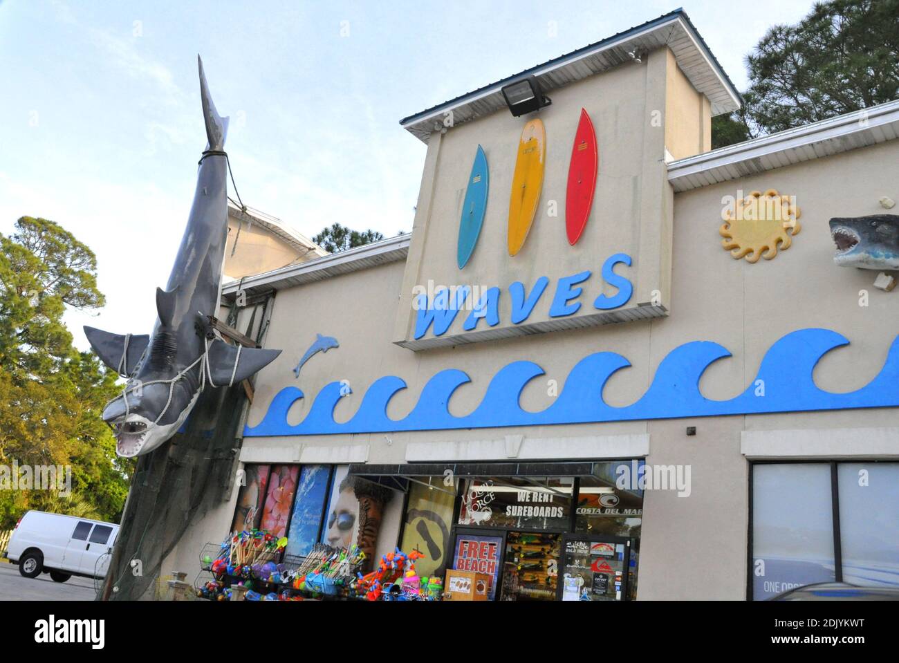 Tybee Island, Georgia, U.S.A - November 5, 2016 - The Waves souvenir store with a large shark on display Stock Photo