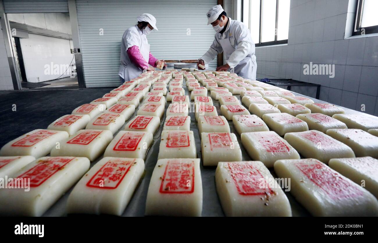 Nian gao rice cakes hi-res stock photography and images - Alamy
